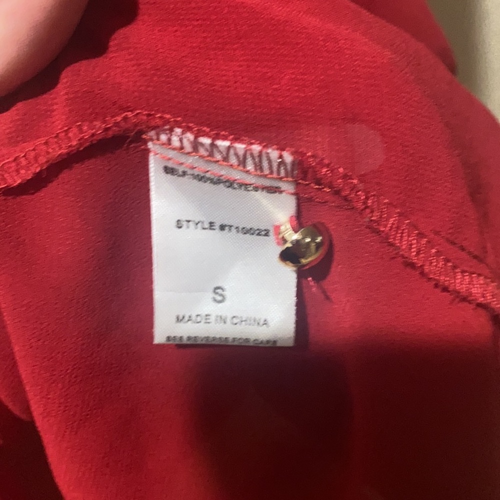 Red blouse - Picture 7 of 8